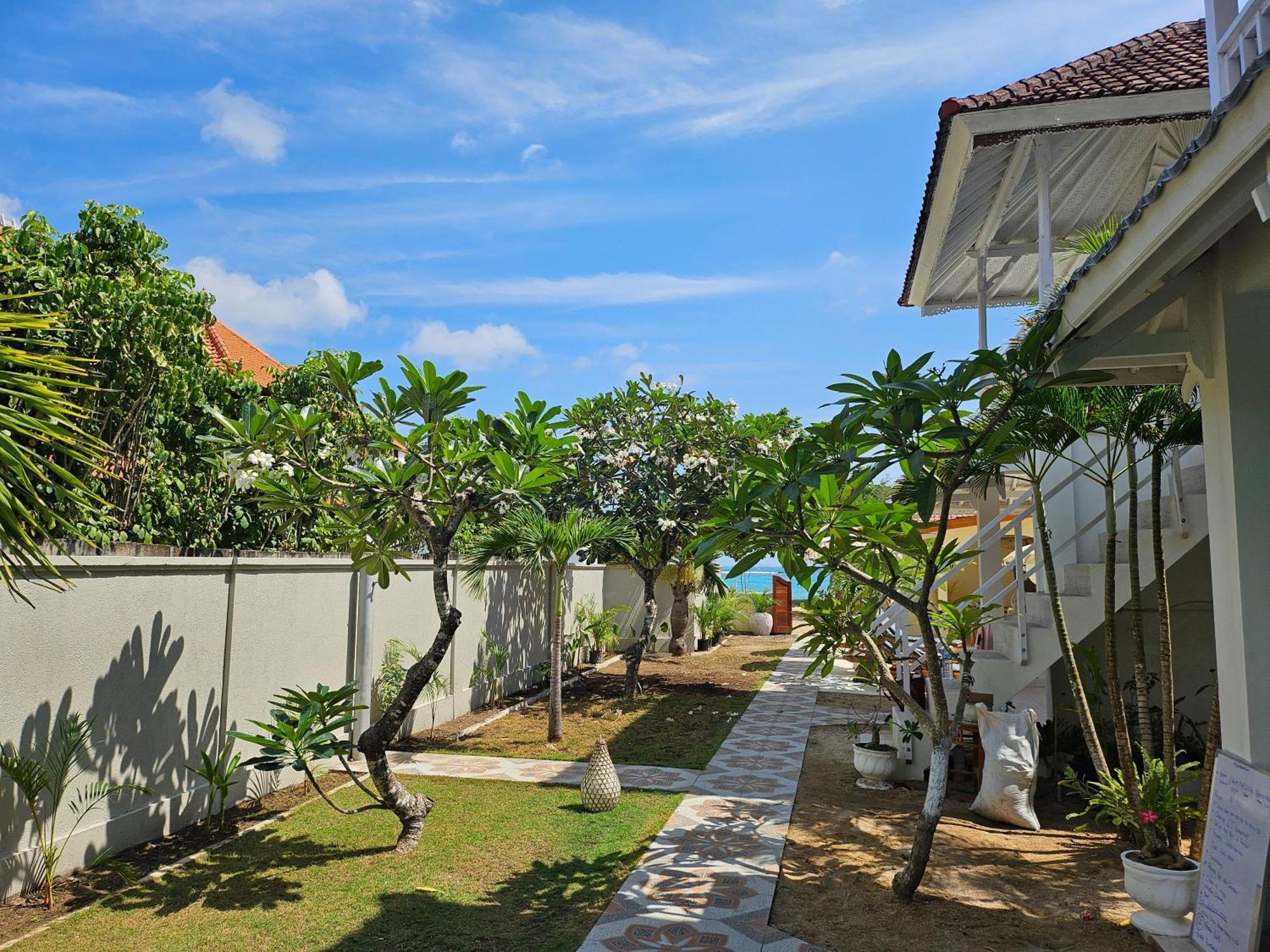 United Colors Of Lembongan Hotel Buitenkant foto