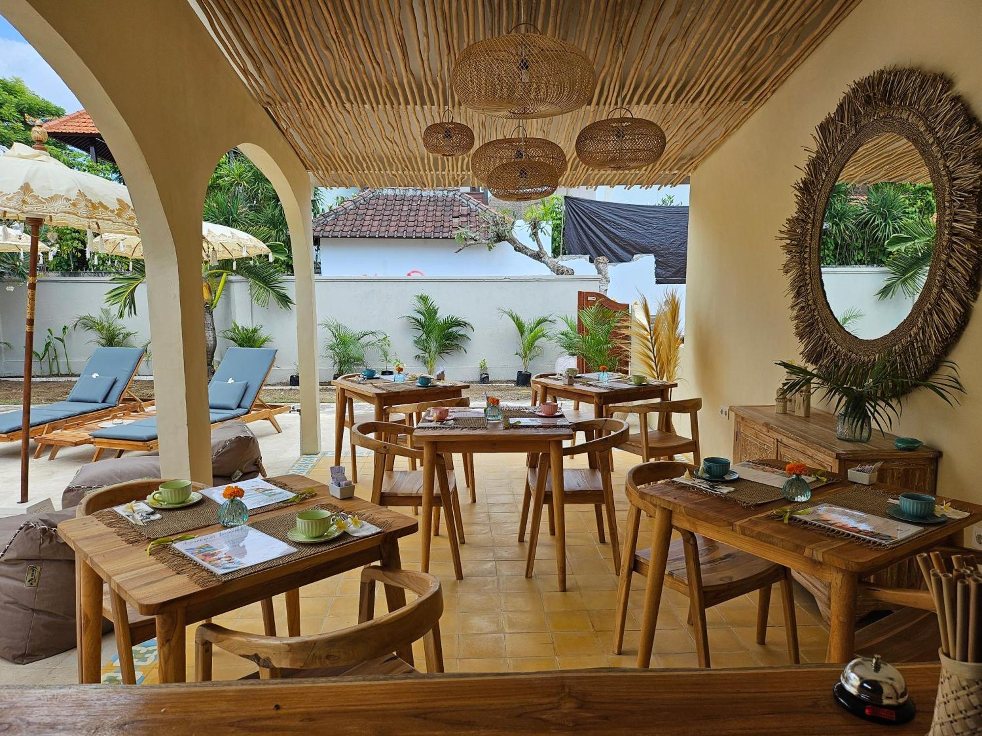 United Colors Of Lembongan Hotel Buitenkant foto